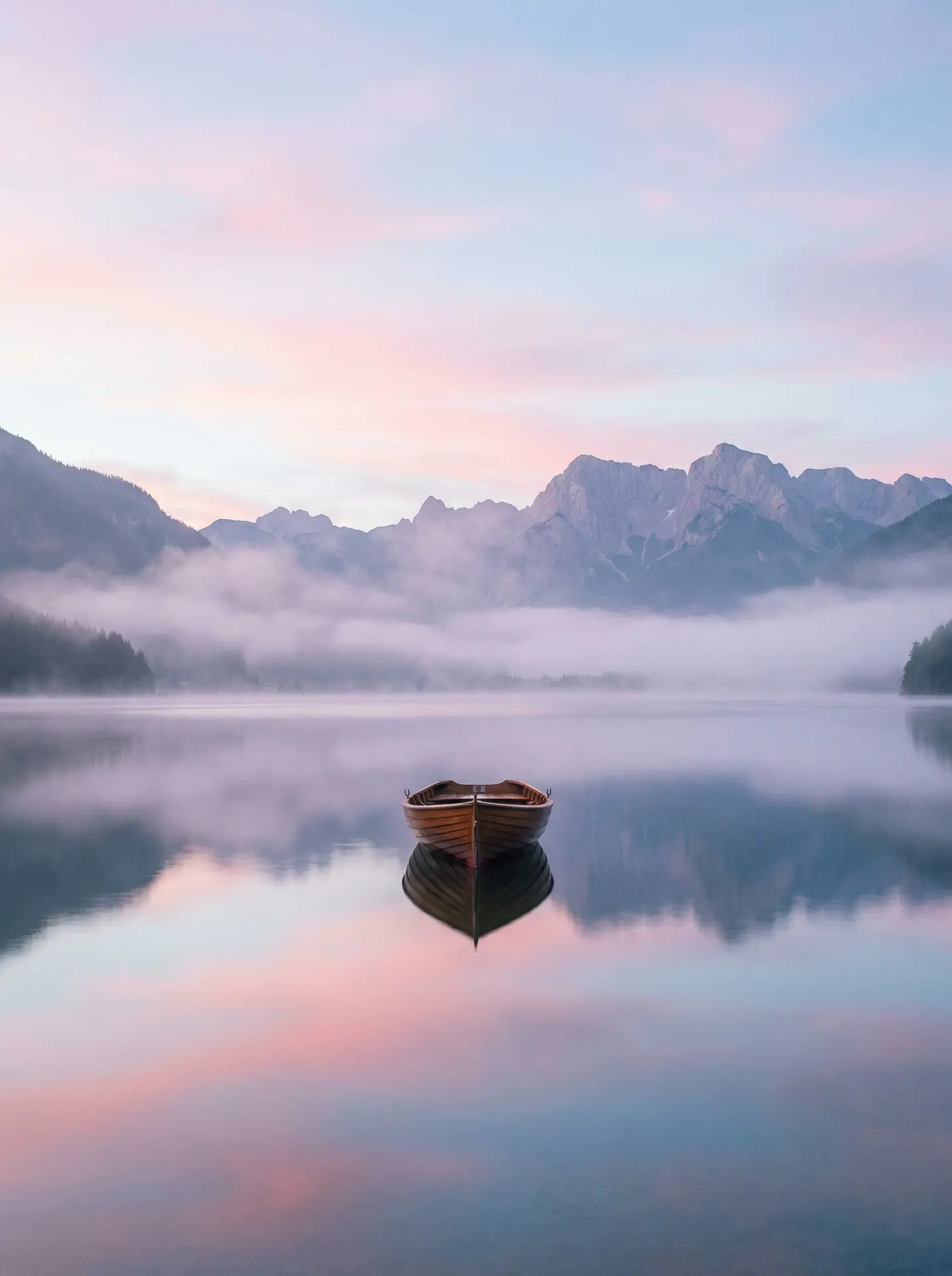免费观看180分钟高清电视剧 精选 - 晨雾湖面倒影风景摄影